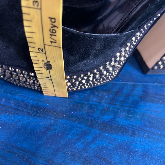 Vince Camuto Black and Gold Studded Wedge Sandals - Picture 14 of 15